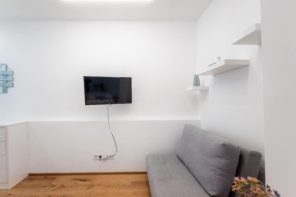 וינה Cozy Studio 5Min To Center By Hm מראה חיצוני תמונה